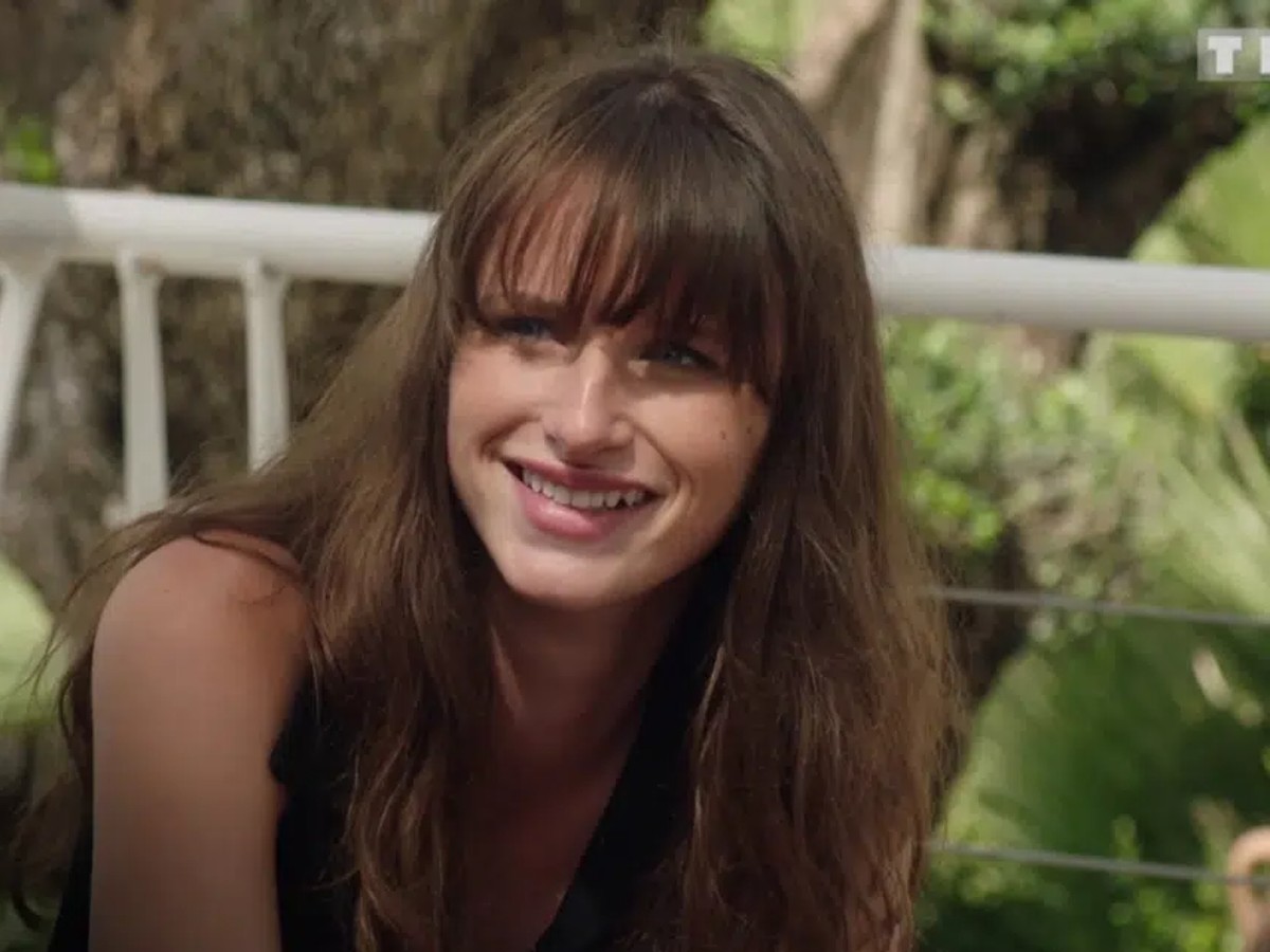 Demain Nous Appartient Emma Enceinte Emma (Luna Lou) va mettre en danger Camille (Elisa Ezzedine) dans les  prochains épisodes de Demain nous appartient (TF1)