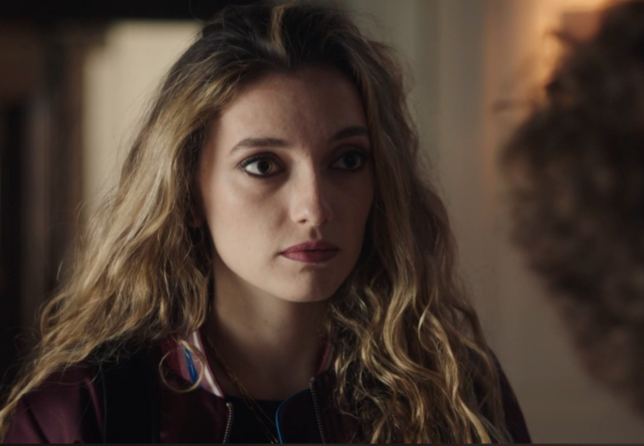 Qui Joue Cécile Meyer Dans Ici Tout Commence Ici tout commence : Vic fait pression sur Clotilde… Que va-t-il se passer  dans les épisodes de cette semaine ?